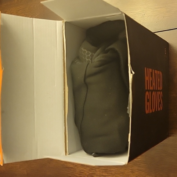 Heated Glove With Touchscreen Capable New - Picture 9 of 16